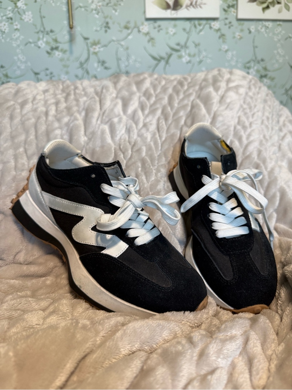 Steve Madden Black and White Low-Top Athletic Sneakers